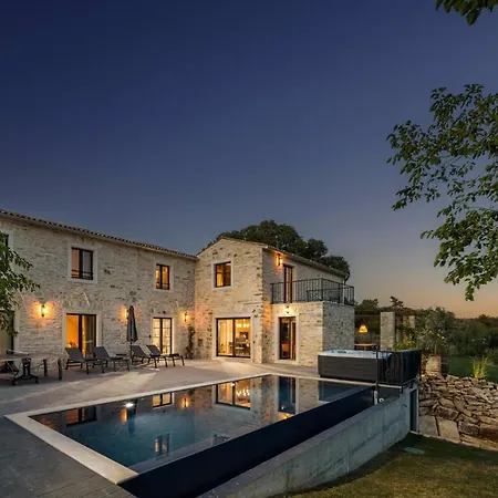 Beautiful La Vinella *
